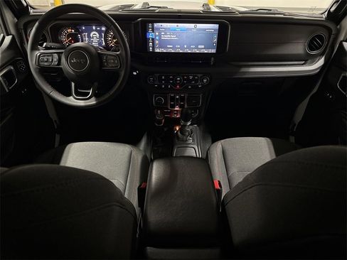Used 2024 Jeep Wrangler Unlimited Rubicon image 10