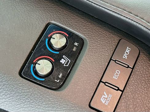 Used 2013 Toyota Avalon Limited image 21