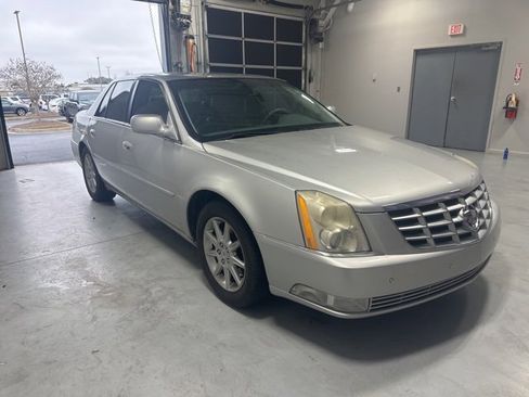 Used 2010 Cadillac DTS Luxury image 3