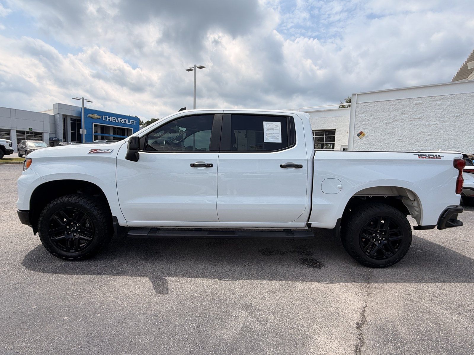 Used 2023 Chevrolet Silverado 1500 LT Trail Boss AWD/4WD image 9