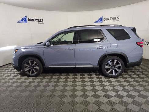 Used 2024 Honda Pilot Touring image 2