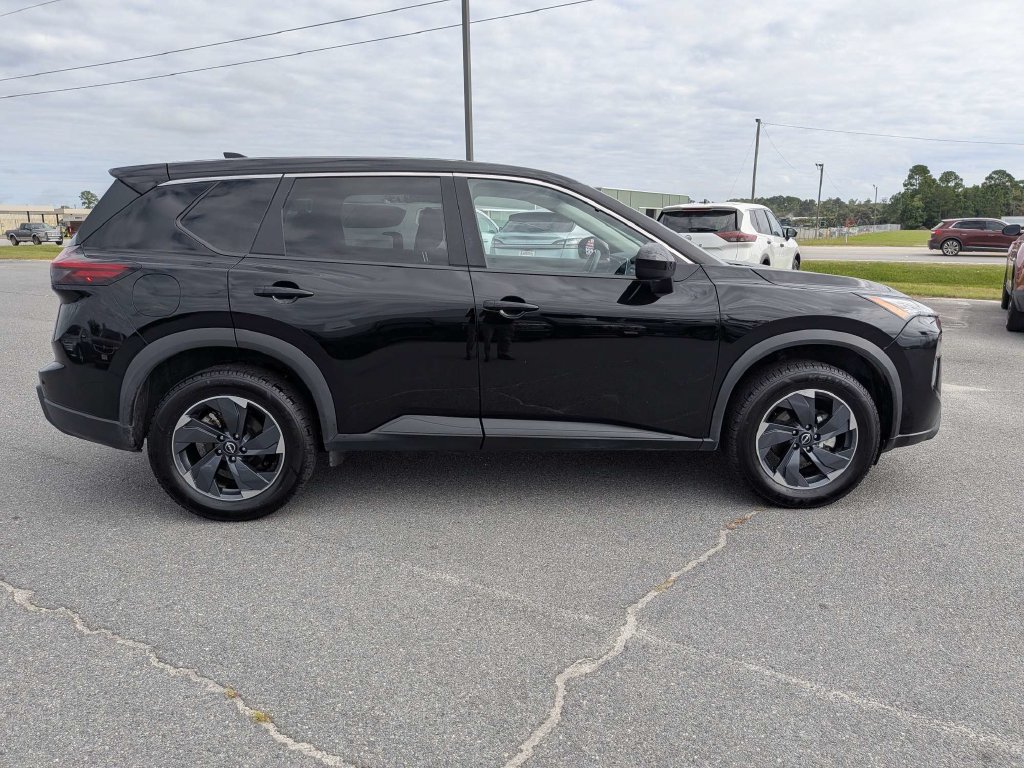 Used 2025 Nissan Rogue SV FWD image 3