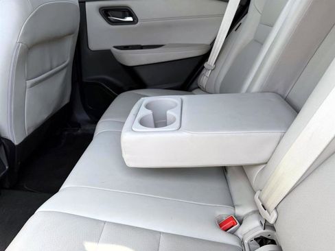 Used 2022 Nissan Rogue SV w/ SV Premium Package image 16