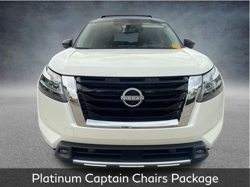 Used 2024 Nissan Pathfinder Platinum AWD/4WD image 3