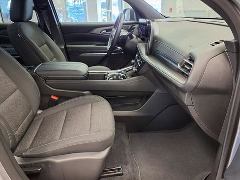 Used 2025 Chevrolet Traverse LT image 10