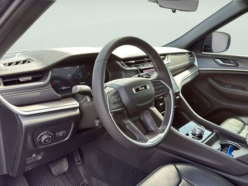 Used 2024 Jeep Grand Cherokee Limited w/ Luxury Tech Group II AWD/4WD image 23