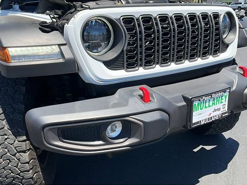 Used 2025 Jeep Wrangler Unlimited Rubicon AWD/4WD image 12