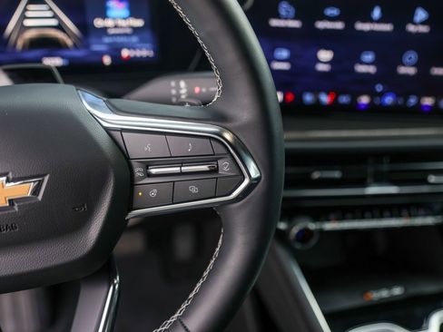 Used 2025 Chevrolet Traverse High Country image 13