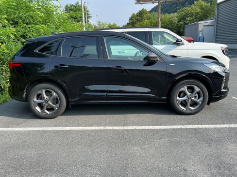 Used 2023 Ford Escape ST-Line w/ Tech Pack #1 AWD/4WD image 3