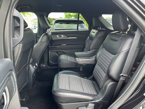 Used 2025 Ford Explorer ST-Line AWD/4WD image 25