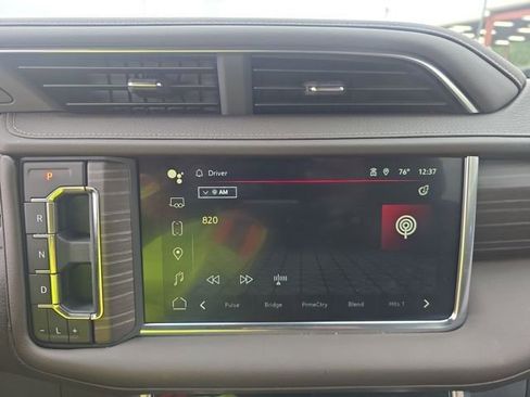 Used 2024 GMC Yukon XL Denali w/ Advanced Technology Package image 8