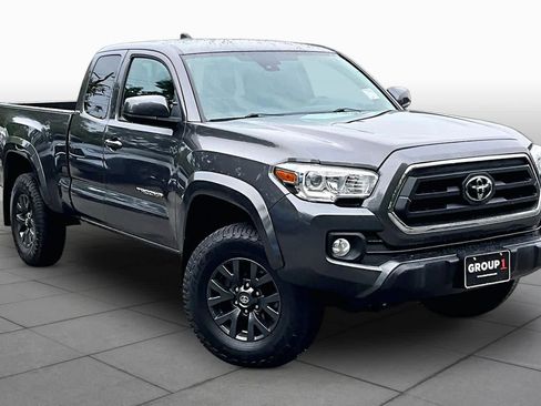 Certified 2022 Toyota Tacoma SR5 w/ SR5 Appearance Package (SM) AWD/4WD image 3