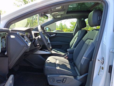 New 2025 Audi Q4 e-tron Premium Plus AWD/4WD image 12