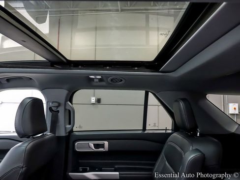 Used 2024 Ford Explorer XLT w/ Equipment Group 202A image 12