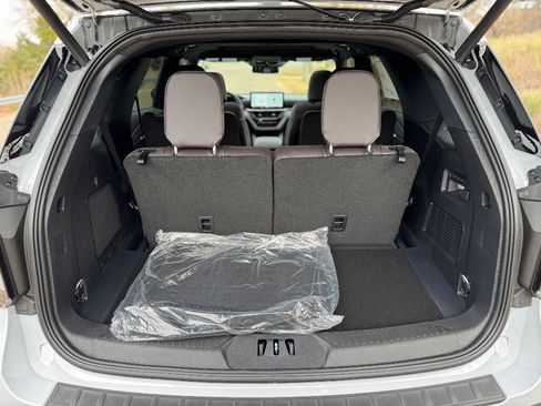 New 2026 Ford Explorer Platinum image 14