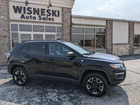 Used 2018 Jeep Compass Trailhawk w/ Leather Interior Group AWD/4WD image 2