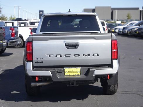 Used 2024 Toyota Tacoma TRD Off-Road image 7