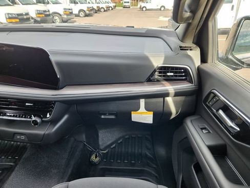New 2025 Chevrolet Tahoe 4WD image 17