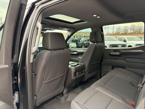 Used 2024 Chevrolet Silverado 1500 LT Trail Boss w/ Convenience Package II image 16