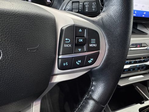 Used 2022 Ford Explorer XLT AWD/4WD image 16