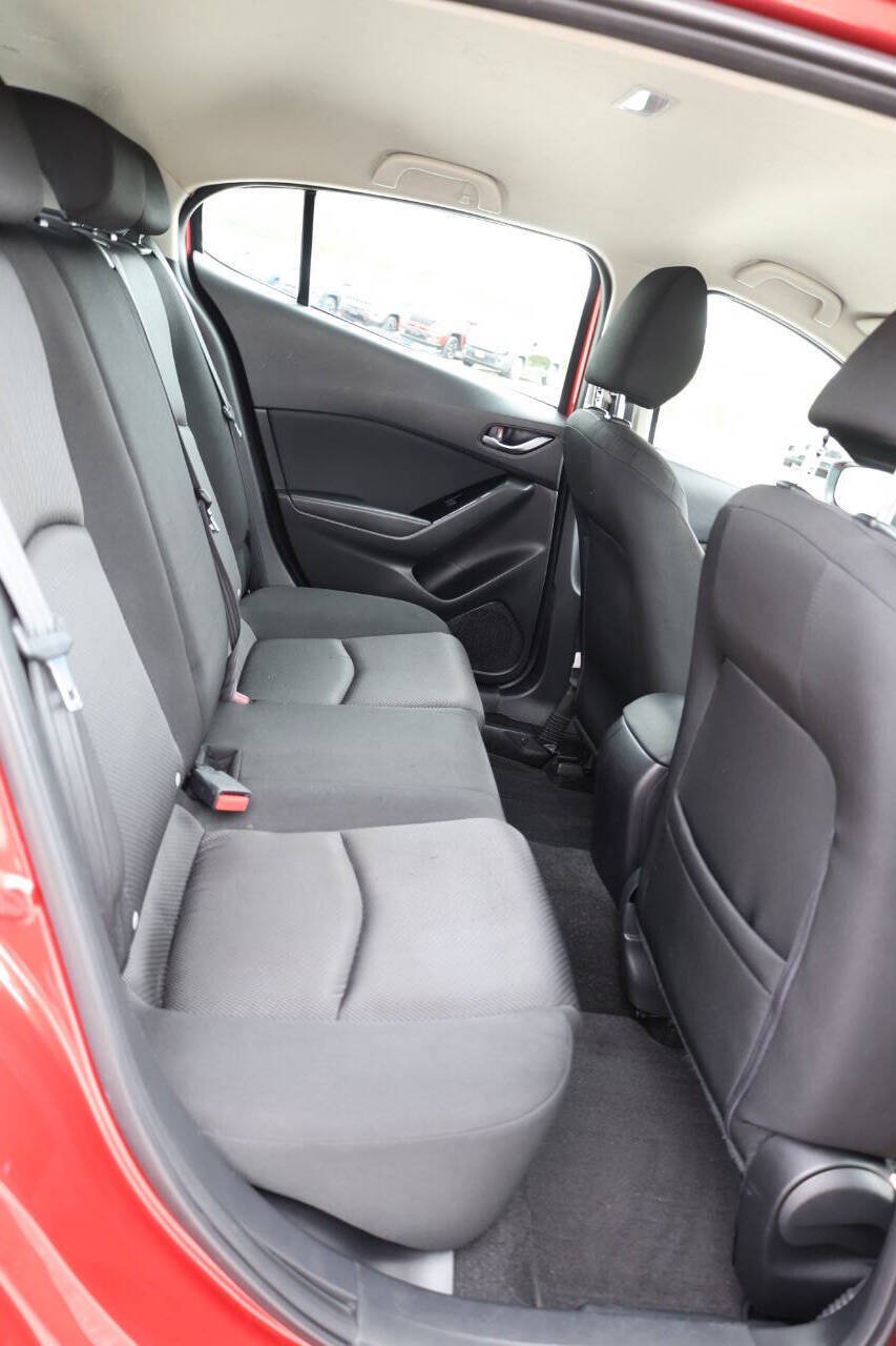 Used 2018 MAZDA MAZDA3 Sport FWD image 16