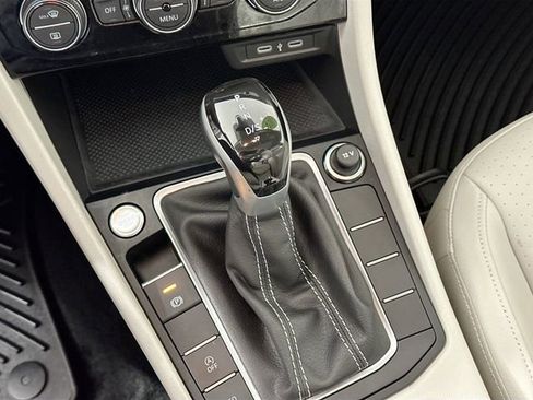 Used 2024 Volkswagen Jetta SE w/ Panoramic Sunroof Package image 15