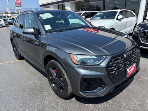 Used 2024 Audi Q5 e Premium Plus w/ Premium Plus Package AWD/4WD image 2