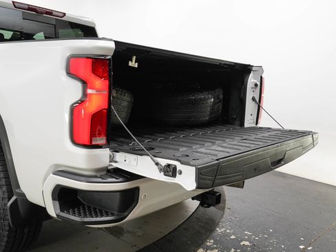 Used 2025 Chevrolet Silverado 2500 High Country w/ High Country Premium Package AWD/4WD image 9