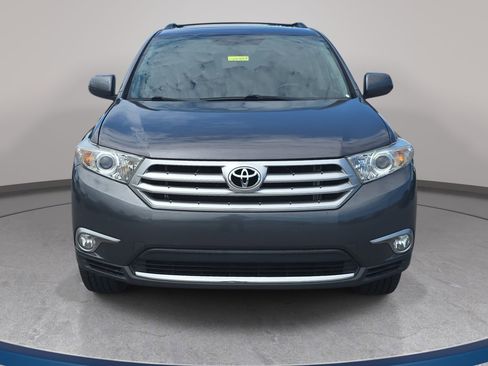 Used 2012 Toyota Highlander SE w/ Tow Pkg FWD image 2
