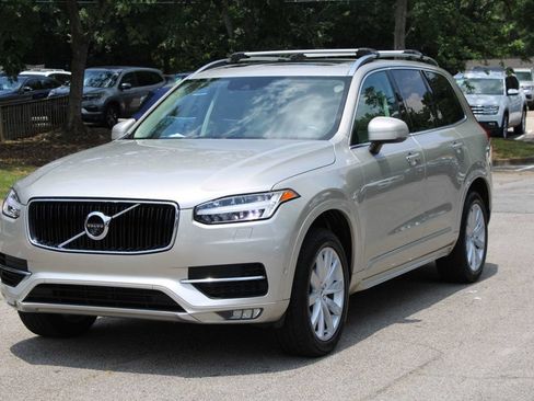 Used 2017 Volvo XC90 T6 Momentum w/ Vision Package AWD/4WD image 3