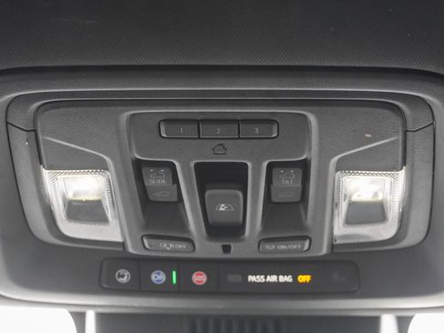 Used 2024 Chevrolet Silverado 1500 ZR2 w/ Technology Package image 34