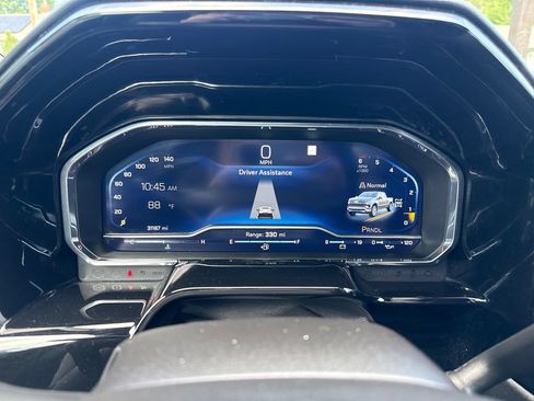 Used 2023 Chevrolet Silverado 1500 LT AWD/4WD image 9