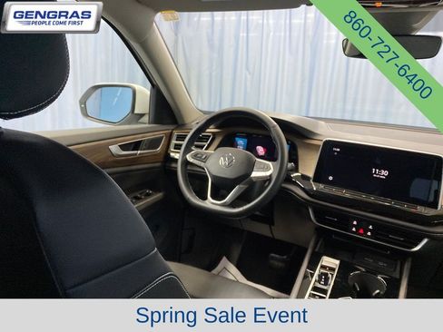 Used 2025 Volkswagen Atlas SE AWD/4WD image 40