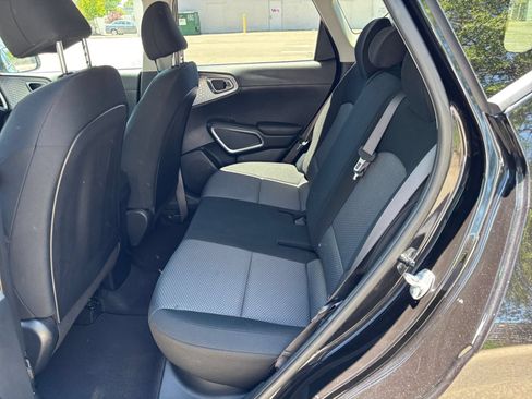Used 2025 Kia Soul LX w/ LX Technology Package FWD image 20