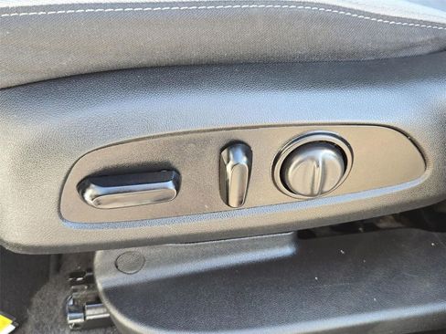 Used 2021 Chevrolet Equinox LS w/ LS Convenience Package FWD image 39