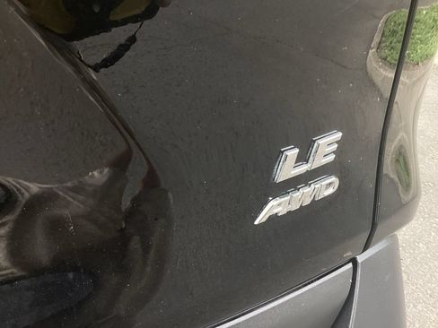 Used 2019 Toyota RAV4 LE w/ All Weather Liner Package AWD/4WD image 17