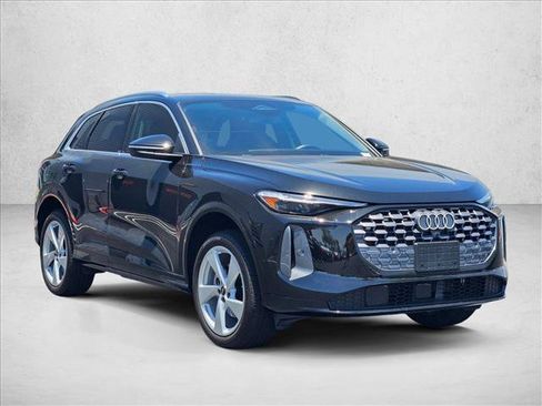 Used 2025 Audi Q5 Premium Plus w/ Premium Plus AWD/4WD image 3