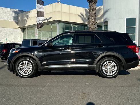 Used 2024 Ford Explorer XLT w/ Equipment Group 202A image 7