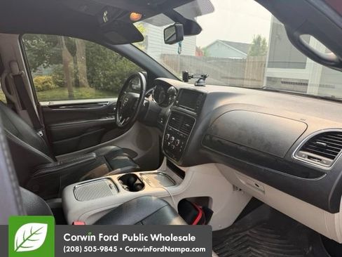 Used 2019 Dodge Grand Caravan SXT FWD image 3