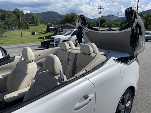 Used 2010 Lexus IS 250C RWD image 15