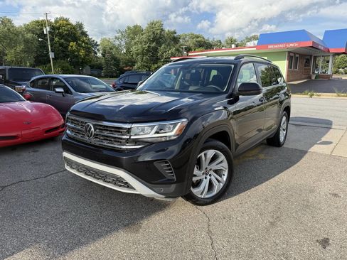 Used 2021 Volkswagen Atlas SE image 2