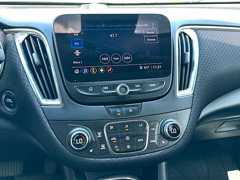 Used 2021 Chevrolet Malibu LT FWD image 30