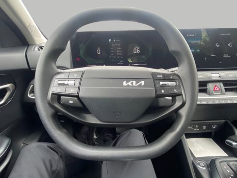 Used 2025 Kia K4 FWD image 16