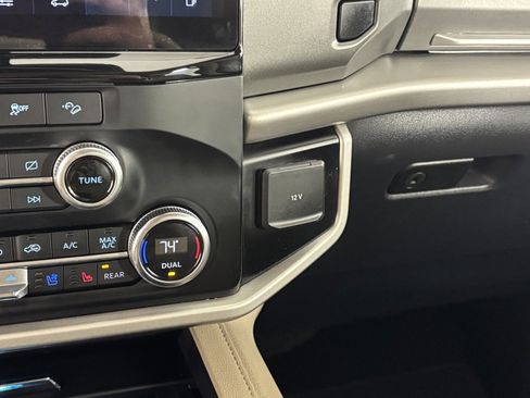 Used 2023 Ford Expedition Max XLT image 28