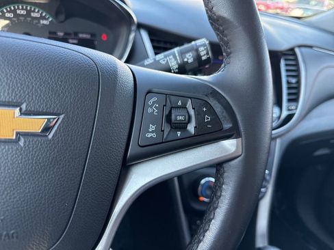 Used 2020 Chevrolet Trax LT w/ LT Convenience Package image 15