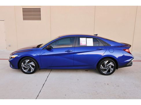 Certified 2025 Hyundai Elantra Sport image 6