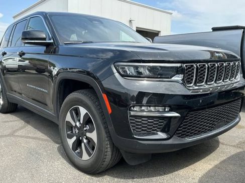 Used 2024 Jeep Grand Cherokee Limited 4xe AWD/4WD image 3
