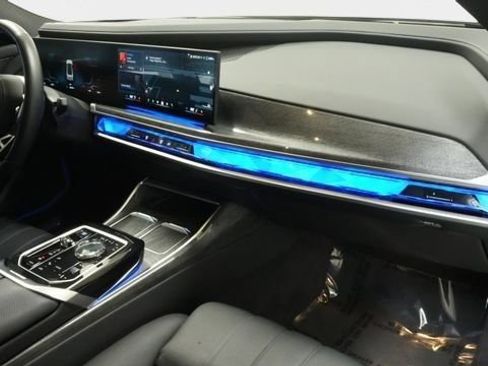 Certified 2024 BMW i7 M70 image 17
