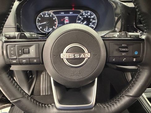 Used 2025 Nissan Pathfinder SL AWD/4WD image 9