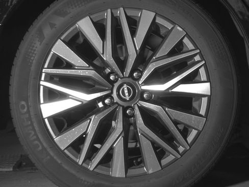 Used 2025 Nissan Altima 2.5 SV image 15